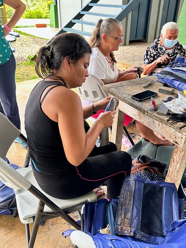 Costa Rica Mollejones workers deconstructing seats