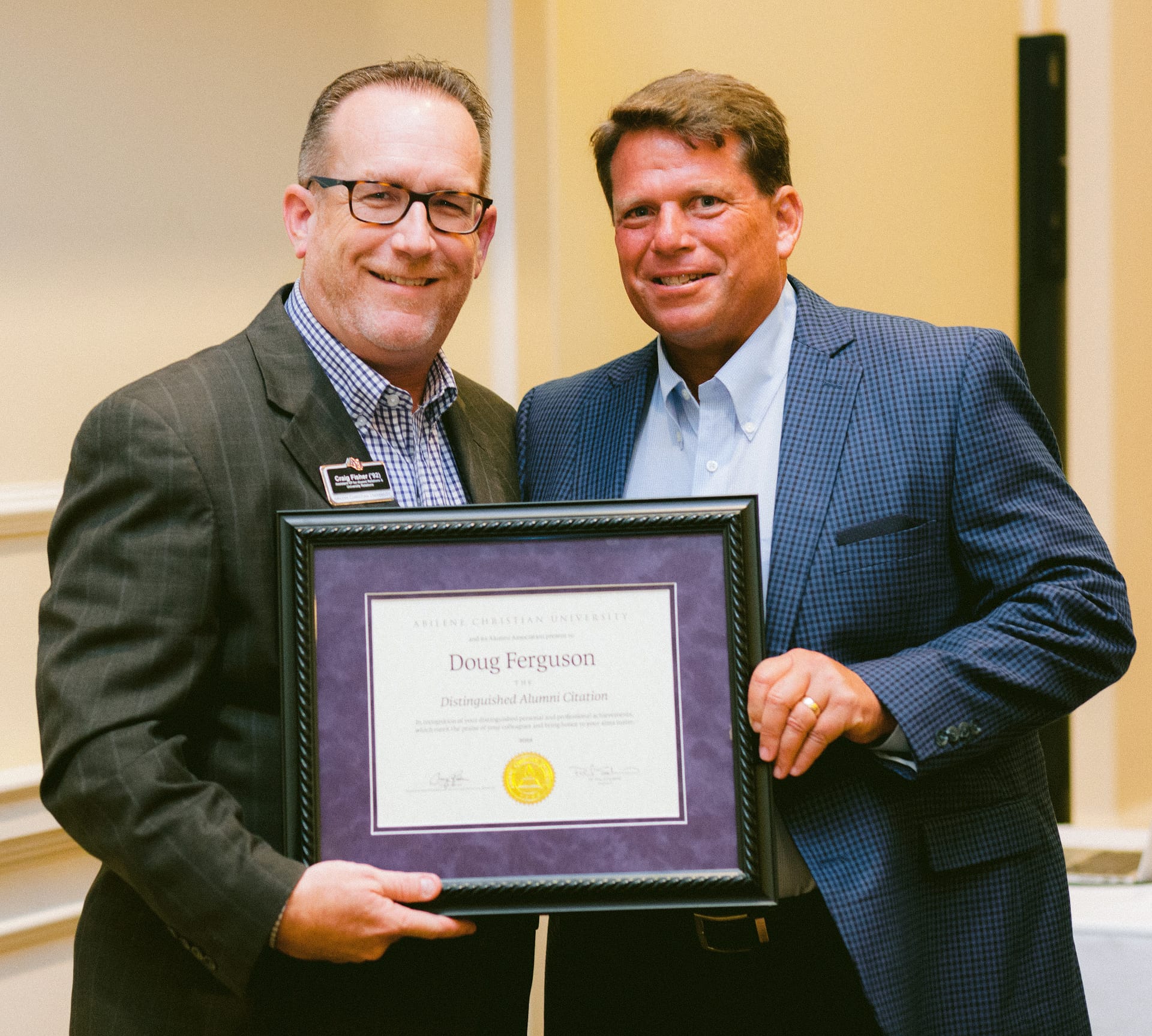 Craig Fisher ('92), assistant vice president for alumni and university relations, poses with Doug Ferguson (’83) at his 2019 Distinguished Alumni Citation ceremony Oct.10 at the Timuquana Country Club in Jacksonville, Florida.